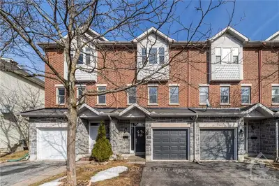 125 GLENHAVEN, Billings Bridge - Riverside Park and Area, ON K1V 2B2