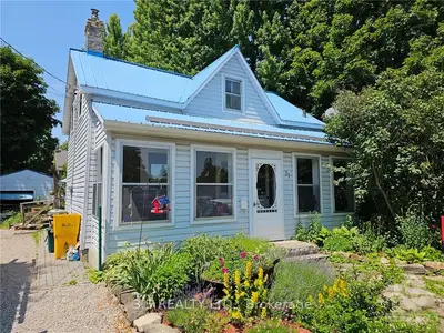 Detached in Perth