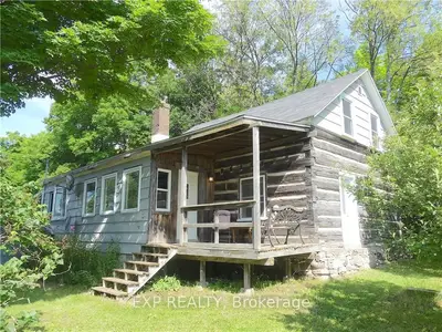 Detached in Greater Madawaska