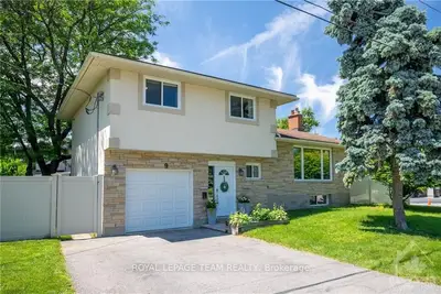 Detached in Meadowlands - Crestview and Area