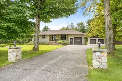 Detached in Champlain