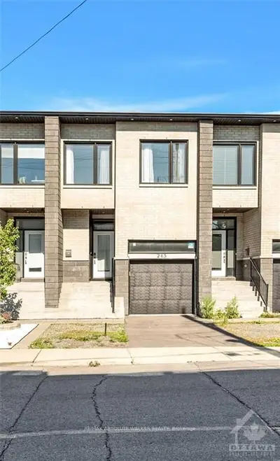 Att/Row/Townhouse in Vanier and Kingsview Park