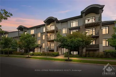 Condo Apartment in Cyrville - Carson Grove - Pineview