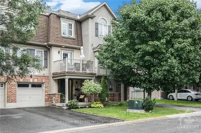 Att/Row/Townhouse in Stittsville - Munster - Richmond