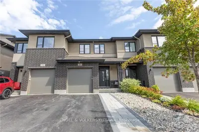 Att/Row/Townhouse in Kanata