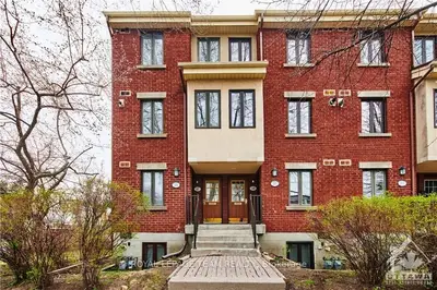 Condo Apartment in Manor Park - Cardinal Glen and Area