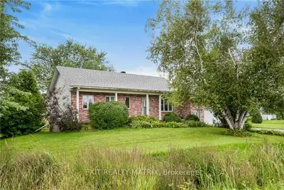 Detached in Champlain