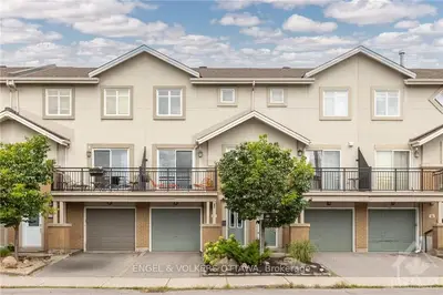 Att/Row/Townhouse in Tunneys Pasture and Ottawa West