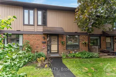 Condo Townhouse in Hunt Club - South Keys and Area