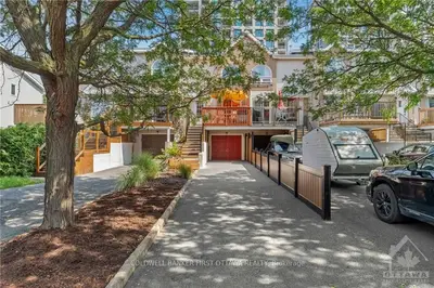 Att/Row/Townhouse in South of Baseline to Knoxdale