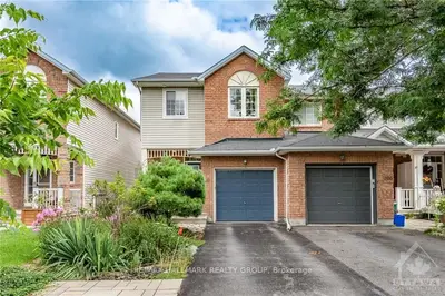 Att/Row/Townhouse in Kanata