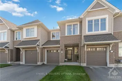 Att/Row/Townhouse in Blossom Park - Airport and Area