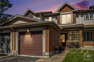 Att/Row/Townhouse in Kanata