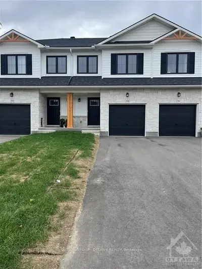 Att/Row/Townhouse in Smiths Falls