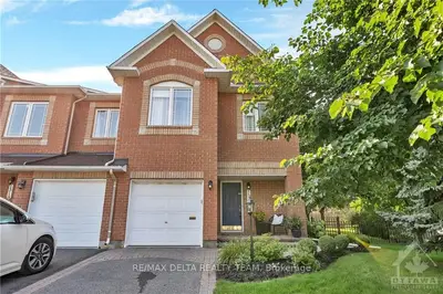 Att/Row/Townhouse in Orleans - Convent Glen and Area