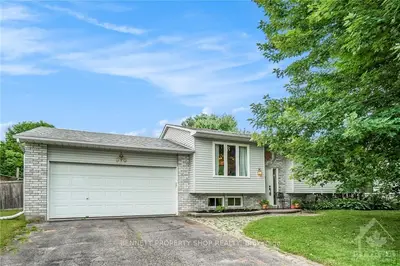 Detached in Russell