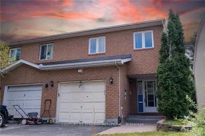 Att/Row/Townhouse in Kanata