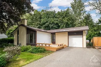 Detached in South of Baseline to Knoxdale