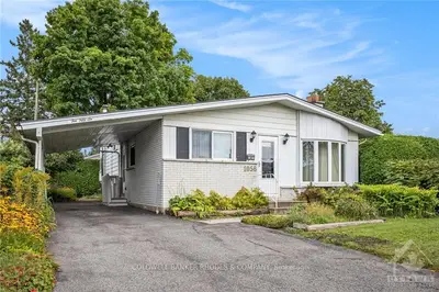 Detached in Billings Bridge - Riverside Park and Area