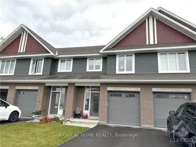 Att/Row/Townhouse in Kanata