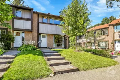 Condo Townhouse in Kanata