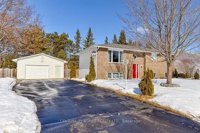 54 Ravenwood Crescent, Petawawa, On K8h 3n1