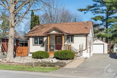 425 Edgeworth Avenue, Woodroffe, On K2b 5k9