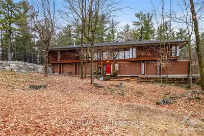 155 PINERIDGE Road, Carp - Huntley Ward, ON K0A 1L0