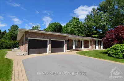25 Swans Way, Beacon Hill North - South And Area, On K1j 6h8