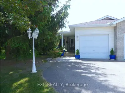 Att/Row/Townhouse in Renfrew