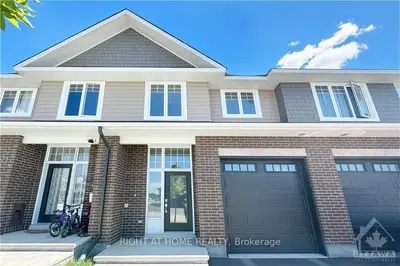 Att/Row/Townhouse in Kanata