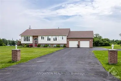 Detached in Mississippi Mills
