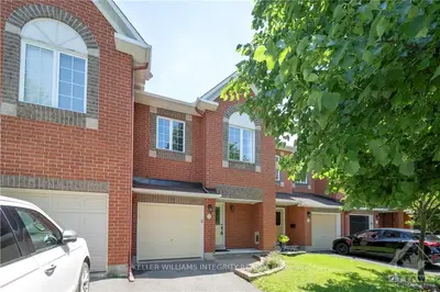 Att/Row/Townhouse in Kanata