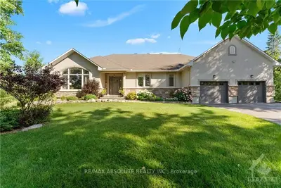 Detached in Carp - Dunrobin - Huntley - Fitzroy and Area