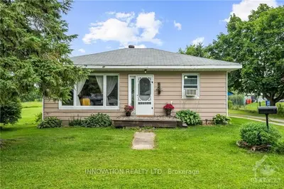 Detached in Montague