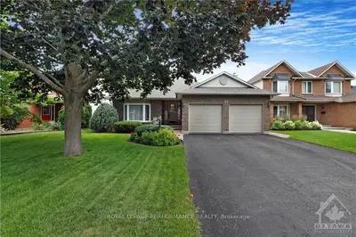 Detached in Hunt Club - South Keys and Area