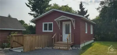 Detached in Beacon Hill North - South and Area
