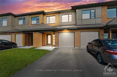 Att/Row/Townhouse in Blossom Park - Airport and Area
