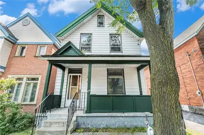 Detached in Ottawa Centre
