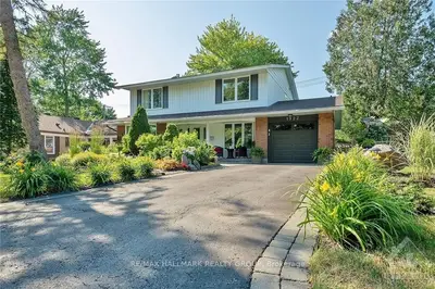 Detached in Beacon Hill North - South and Area