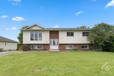 Detached in Casselman