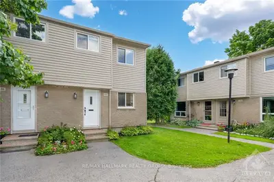 Condo Townhouse in Cyrville - Carson Grove - Pineview