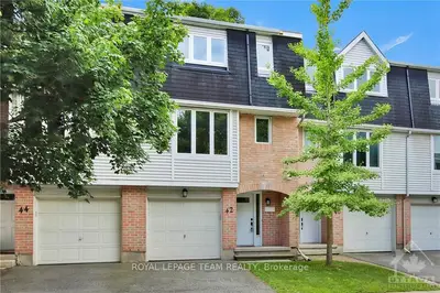 Condo Townhouse in Kanata