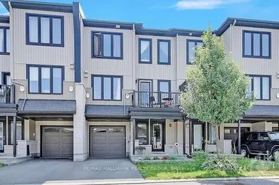 Att/Row/Townhouse in Kanata