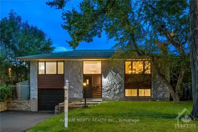 Detached in Billings Bridge - Riverside Park and Area