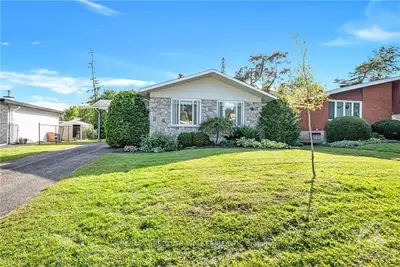 Detached in Elmvale Acres and Area