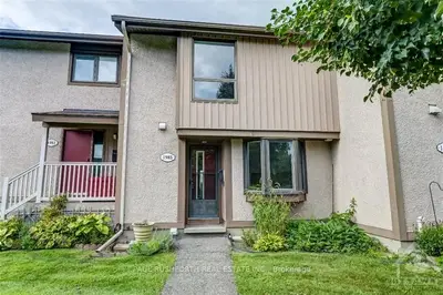 Condo Townhouse in Cyrville - Carson Grove - Pineview