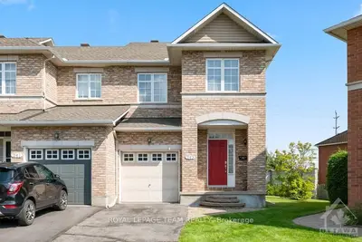 Att/Row/Townhouse in Cyrville - Carson Grove - Pineview