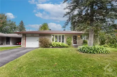2999 Cowan Crescent, Billings Bridge - Riverside Park And Area, On K1v 8k9
