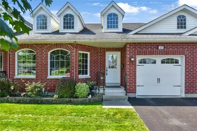 Att/Row/Townhouse in Brockville